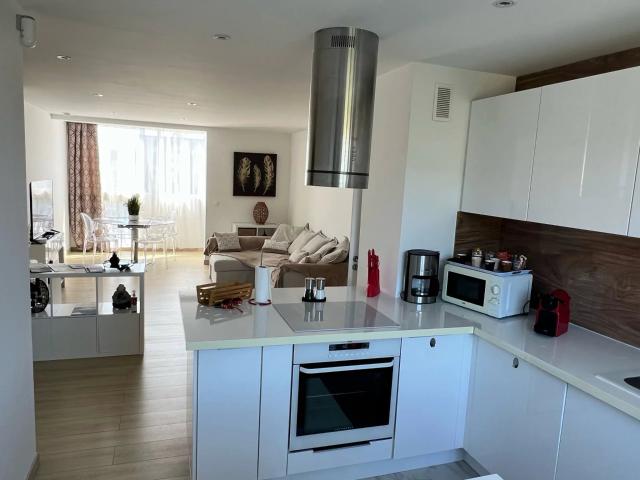 APPARTEMENT F3 2 CHAMBRES PARKING ET CAVE