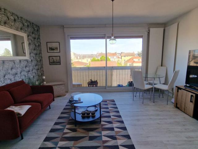 Appartement F3 à Mantes La Jolie 2 ch, balcon, parking et cave