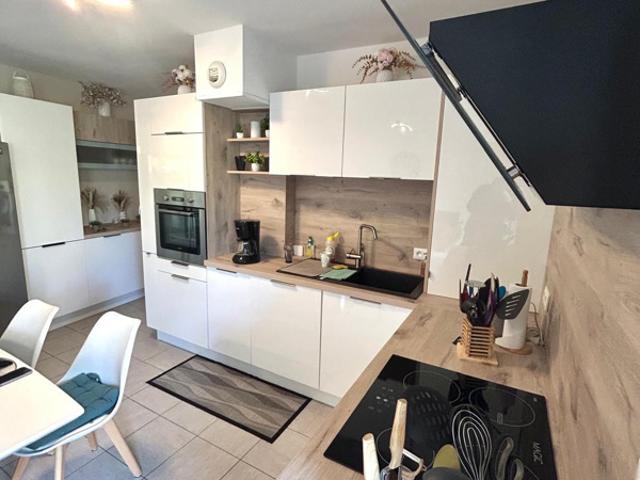 Appartement F3 au 1er étage d'un immeuble de 2013 avec ascen