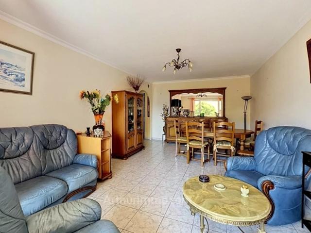 Appartement F3 au calme et à proximité de commerces La Roquette sur Siagne