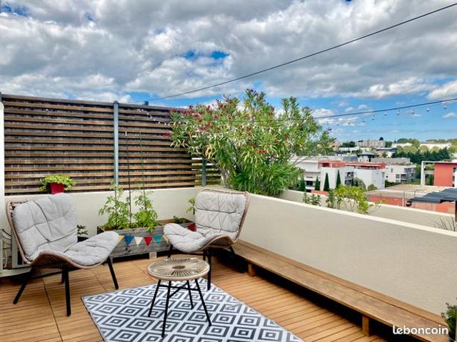 Appartement F3 au dernier étage avec belle terrasse et box fermé en sous sol
