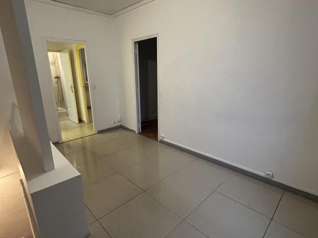 Appartement F3 avec cour privative