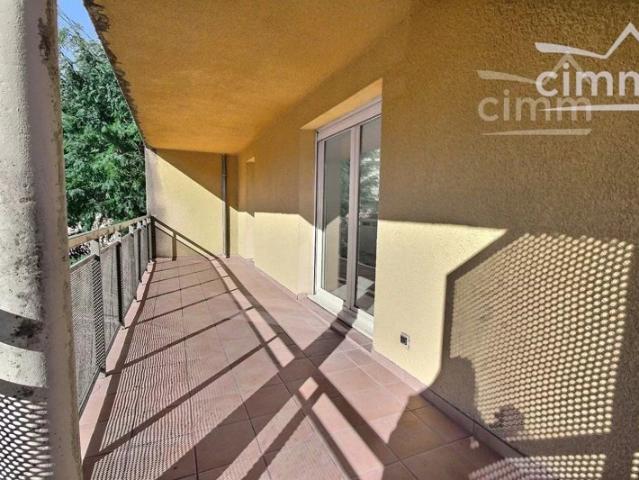 Appartement F3 avec terrasse et parking