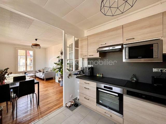Appartement F3 cave place de parking