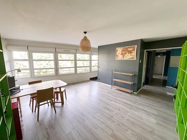 Appartement F3 en centre ville au dernier étage avec ascenseur