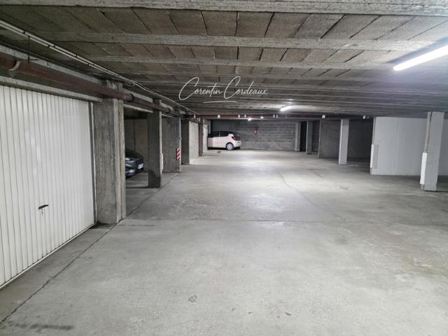Appartement F3 lumineux au dernier étage avec loggia plein ouest, parking et cave