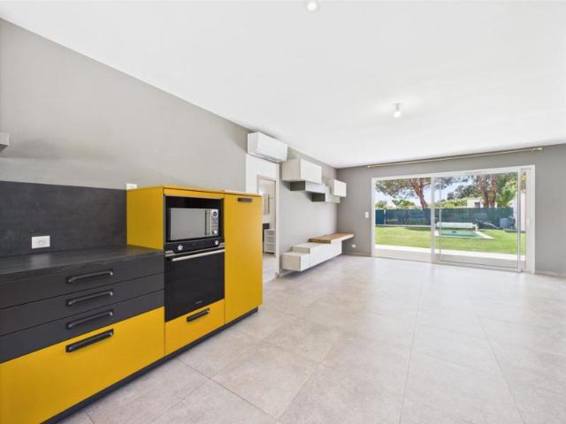 Appartement F3 plain pied avec jardin et piscine Plaine de Per