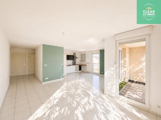 Appartement F3 récent avec terrasse à Saint Privat la Montagne