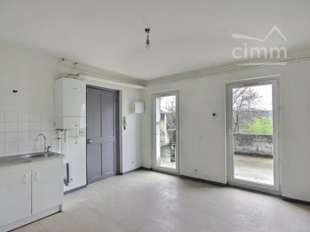 APPARTEMENT F1 avec TERRASSE LE TEIL