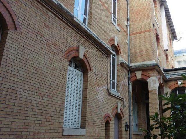 Appartement F1 BIS plein centre mais hyper calme