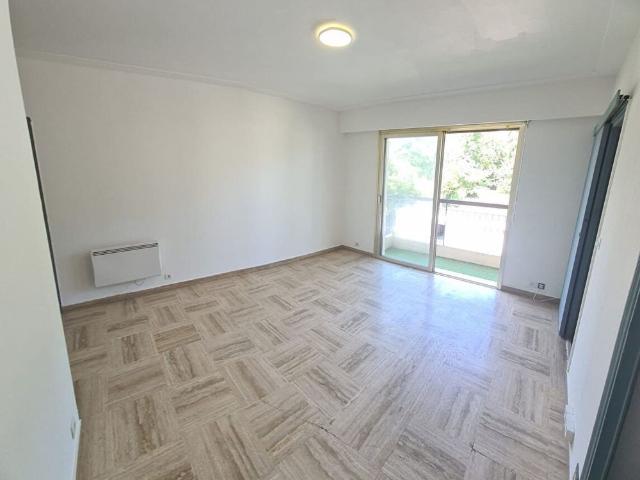 Appartement F1 loué vide Villeneuve Loubet