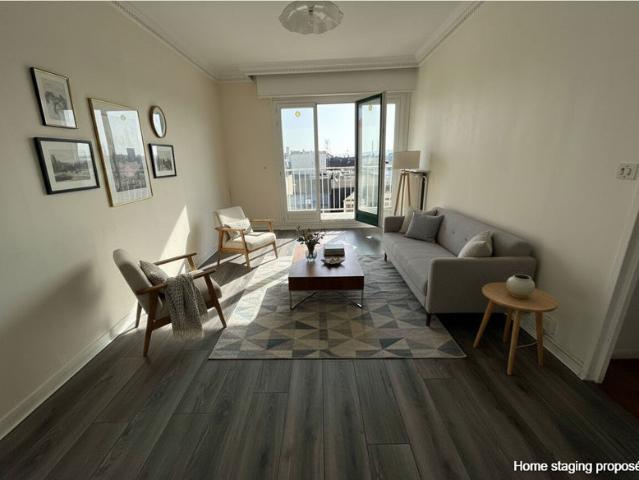 Appartement F2 à Mantes la jolie, balcon, place de stationnement au centre ville