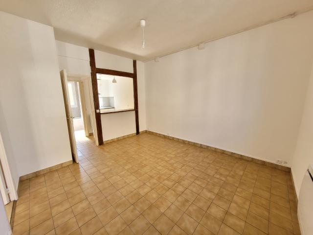 APPARTEMENT F2 AUNEAU CENTRE