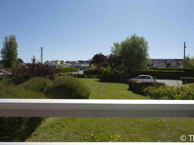 Appartement F2, avec balcon, emplacement de parking et cave