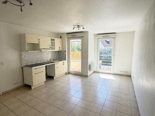 APPARTEMENT F2 AVEC PLACE DE PARKING ET CAVE