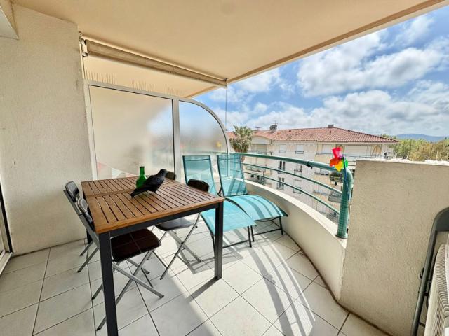 Appartement F2 avec terrasse + cave en vente à Fréjus Port
