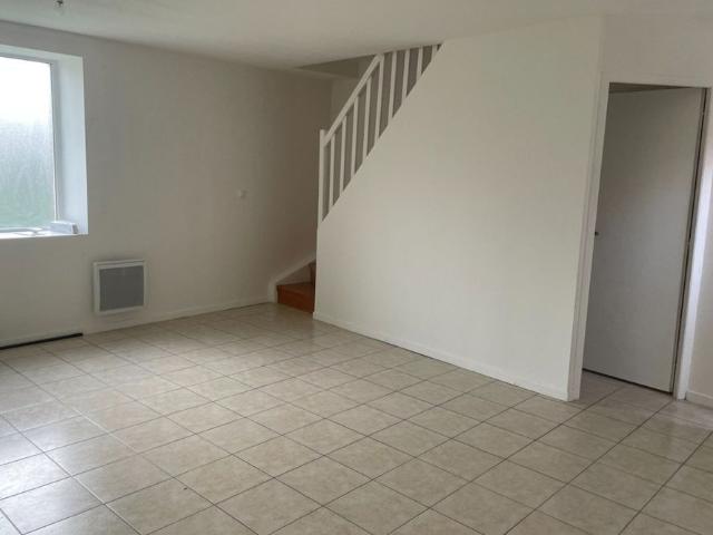 Appartement F2 bis en duplex à louer à EROME