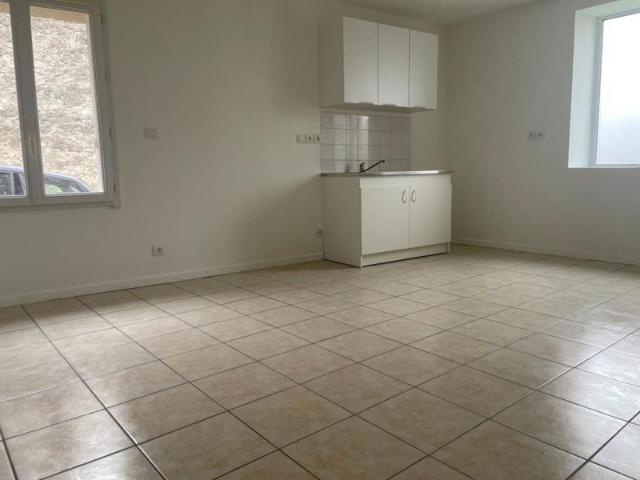 Appartement F2 bis en duplex à louer à EROME