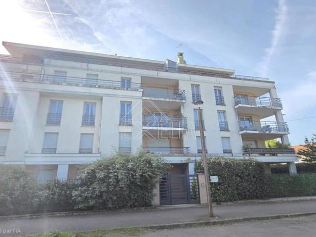 Appartement F2 de 41,87 m² avec terrasse et parking au 1er étage à Mantes la Jolie