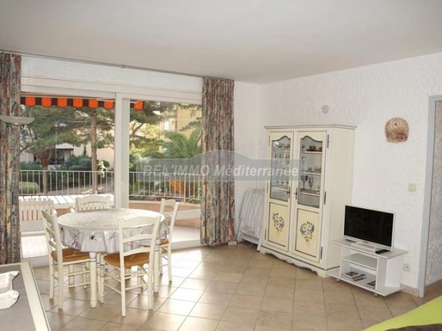 Appartement F2 de près de 40 m2 avec grande Terrasse et Park