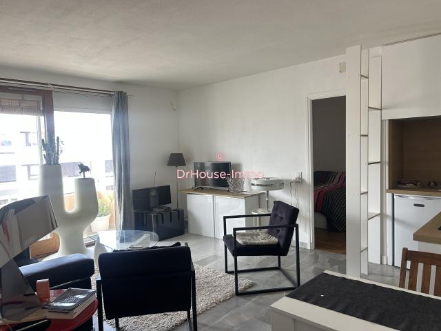 Appartement f2 F3 8 eme étage avec parking