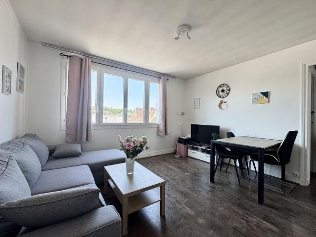 APPARTEMENT F2 HYPER CENTRE