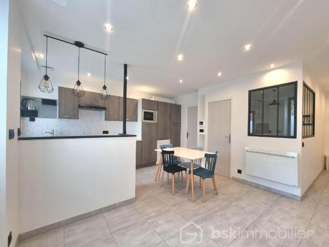 APPARTEMENT F2 MEUBLÉ À LOUER REFAIT À NEUF !