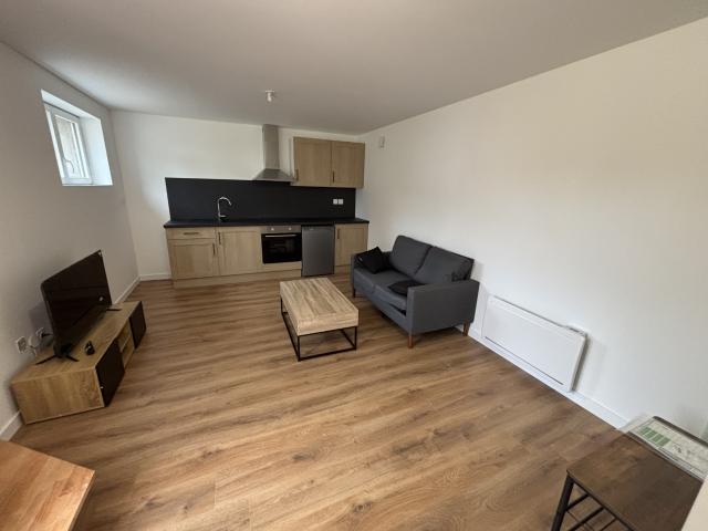 APPARTEMENT F2 MEUBLE AVEC TERRASSE