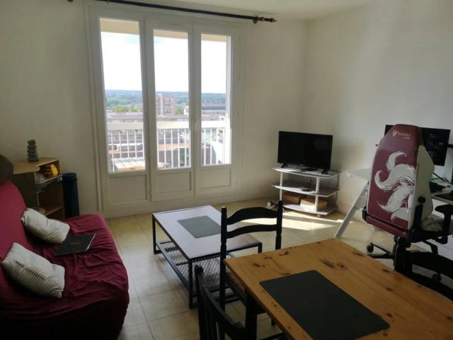 APPARTEMENT F2 MEUBLÉ LE MANS MAILLETS CROIX DE PIERRE