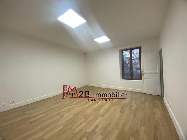 APPARTEMENT F2 POUR PROFESSION LIBERALE OU COMMERCIALE