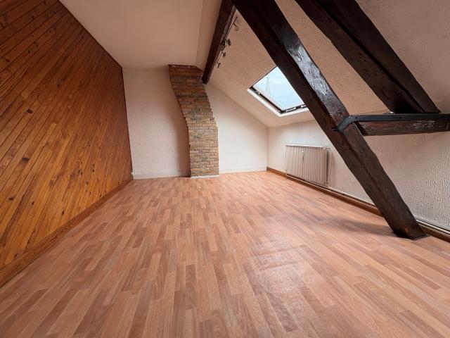 appartement F2 quartier Henriville à restaurer