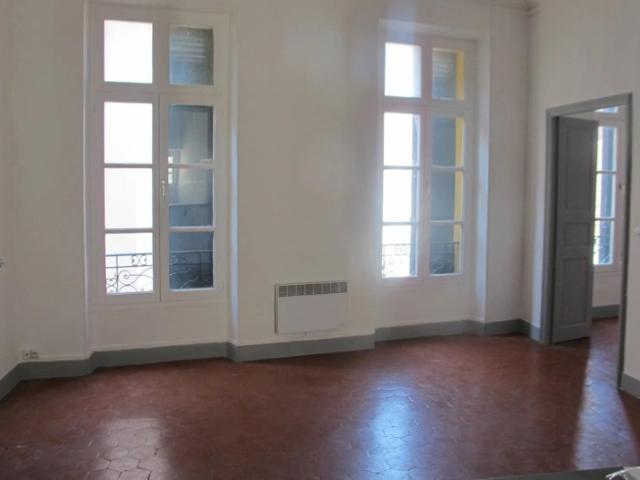 APPARTEMENT F2 RUE DE L INCENDIE