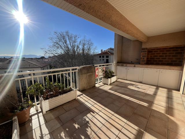APPARTEMENT F4 + TERRASSE et PARKINGS