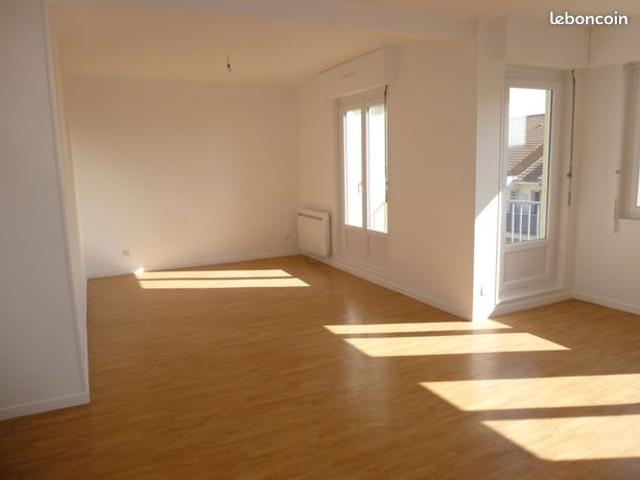 Appartement F4 à AY 3 place Salvador Allende