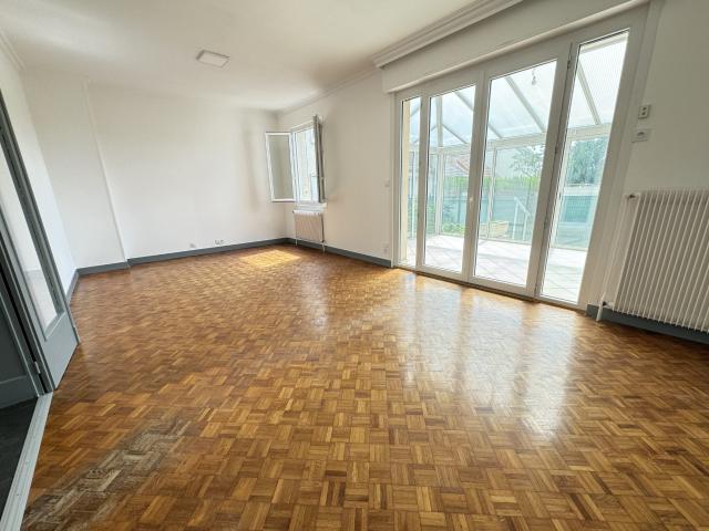 Appartement F4 avec cour