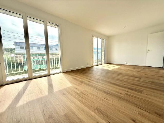 Appartement F4 de 70 m2 avec 2 Balcons. 2 Parking. Cave