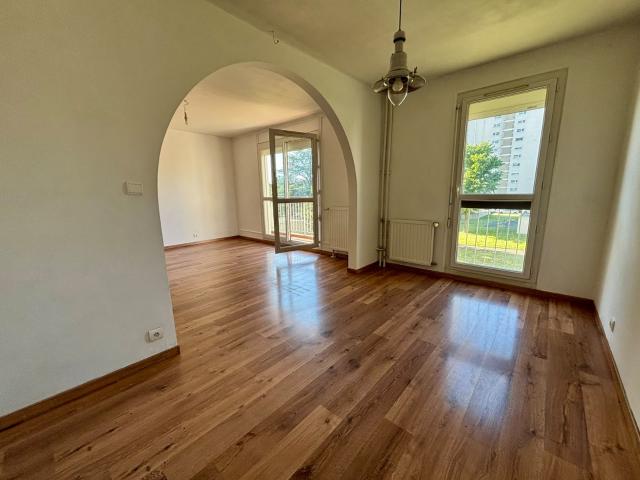 APPARTEMENT F4 DE 75 M2 AVEC PARKING DANS COPROPRIÉTÉ À ST FONS 69