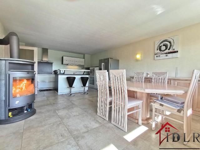 Appartement F4 de 94 m2, terrasse, parking, refait à neuf
