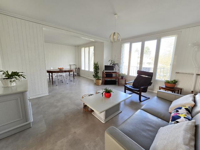 Appartement F4 de 96,2m2 lumineux avec balcon et garage Idéalement situé !