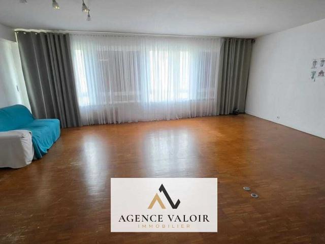 Appartement F4 de 105 m2 en centre ville vendu avec locataire en place