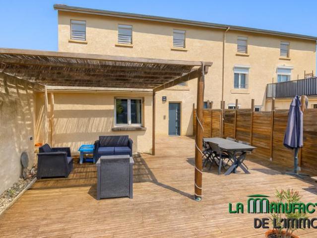 APPARTEMENT F4 LUMINEUX AVEC JARDIN ET TERRASSE / L'ETRAT CE