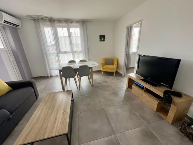 Appartement F4 rénové et meublé, 4 Ieme e dernier étage, cabe