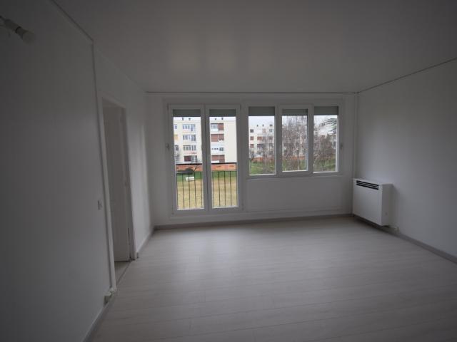 Appartement F4 Saint Aubin Les Elbeuf 76410 place de parking