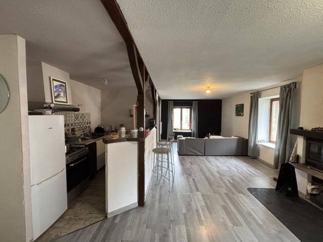 APPARTEMENT F4 SUR DELLE