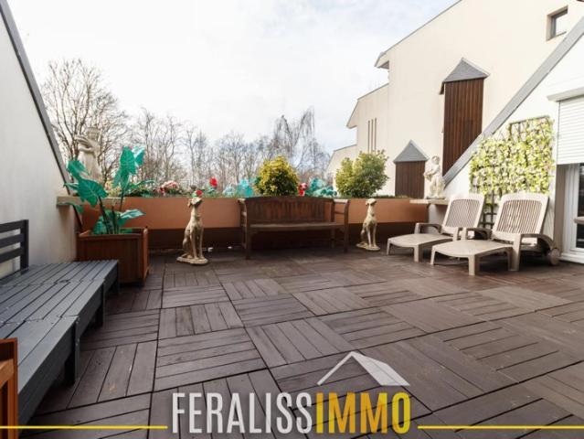 Appartement F5 avec terrasse et parking !