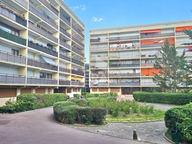 APPARTEMENT F5 DE 90 M2 THIAIS, RESIDENCE SECURISEE AVEC PARKING ET CAVE