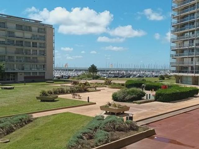 Appartement F 3 entièrement rénové VUE MER PORT DE PLAISANCE