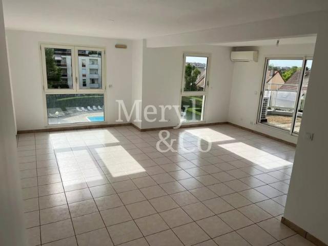 Appartement familial 5 pièces avec terrasse, piscine et tennis