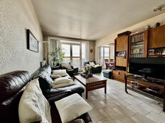 Appartement familial T5 spacieux + box 111 m² – Stains