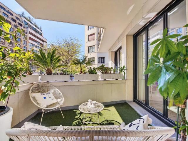 APPARTEMENT FAMILIAL TROCADERO